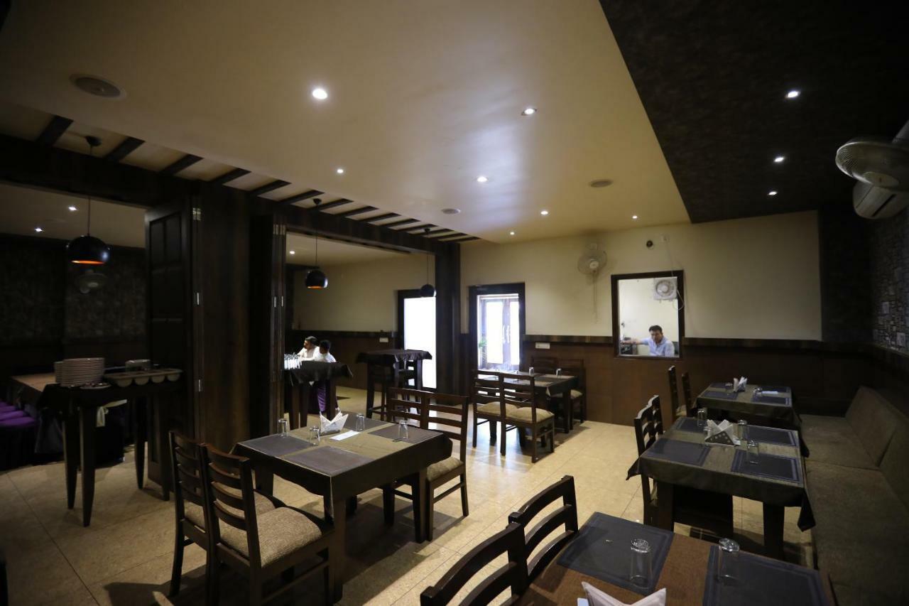 Oyo 40791 Hotel Hot N Fast Suratgarh Exterior foto
